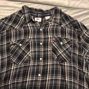 Levi’s men’s button shirt black plaid